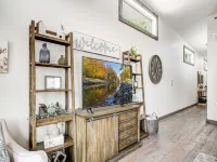 Stunning Kitchen and Balcony with Mountain Views - Luxurious Oasis Hotels in Mineral Bluff