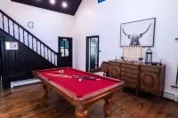 Outdoor Pool and Mountain Breezes - Stylish Catskills Escape