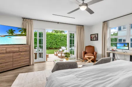 Private Beach Access and Tranquil Oasis - Luxurious Serene Escape Отели в г. Палм-Бич