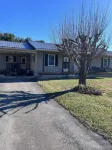 Charming 3-bedroom house in Mountain City beautiful big coy pond in backyard