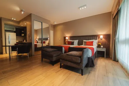 Arc Arenales Studios & Suites Отели рядом со станцией L.M. Drago Railway Station