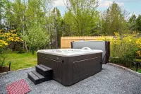 Relaxing Retreats- Hot Tub- fireplace-a/c-W/D