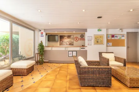 Résidence Pierre & Vacances la Promenade des Bains Отели в г. Agay