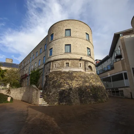 The Wren Beautiful Apartment Inc Parking