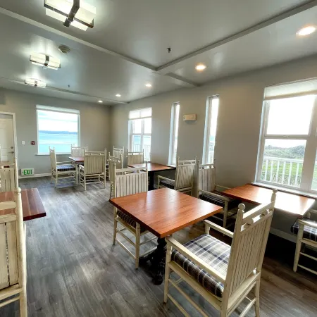 Tides Inn & Suites