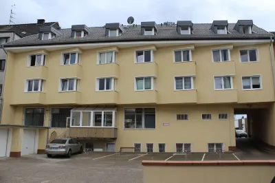 Lipp Apartments Hotels near Thielenbruch Station