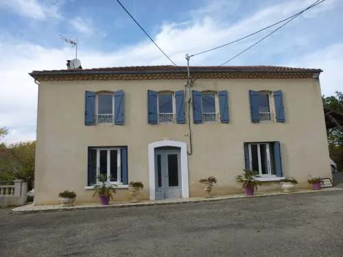 Chambre d'hôtes, le Bilan فنادق في Maignaut