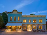 Eleven Scarp Ridge Lodge Hotels near Pooh's Corner