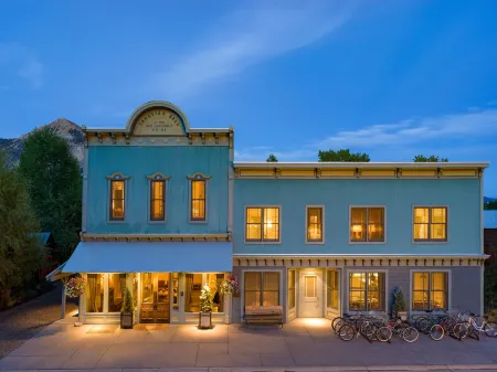 Eleven Scarp Ridge Lodge Отели в г. Крестед-Батт