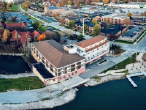 Nuk's Executive Suites Hotels in De Pere