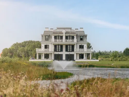 Modern Villa with 3 Bathrooms, Located Close to Lake Veere