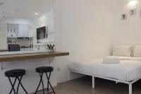 Modern Chic Studio Room at Grand Asia Afrika Apartment Hotel a Paledang