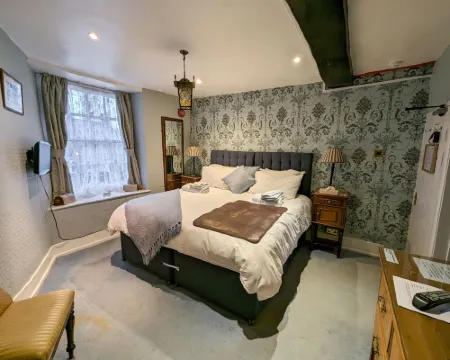 Crown and Trumpet Inn Hotel di Broadway