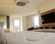CQ PARRY Hotels near Jl Eventos