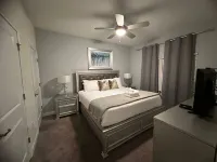 Gorgeous 4 BR With Pool and Lake View