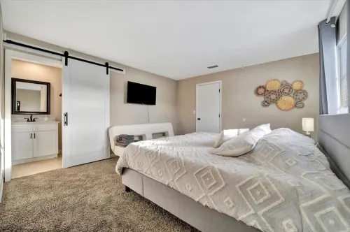 Heated Pool 3b/2b home 10 mins to beach