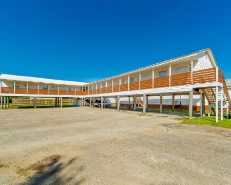 Southern Breeze Lodge Hotels in Lafourche Parish
