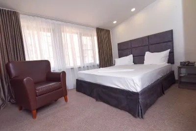 Elysium Gallery Hotel Hotels near Northern Avenue