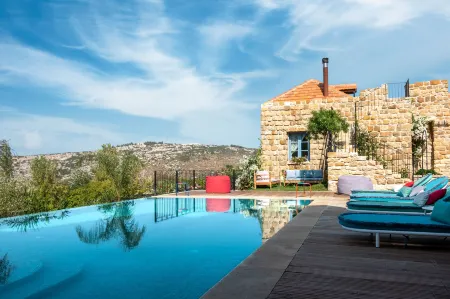 Arnaoon Village Отели в г. Enfeh