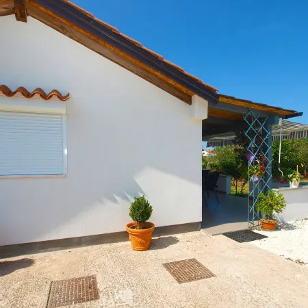 House Ankica 1818