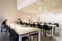 Residencia Universitaria Resa la Ciutadella - Apartments