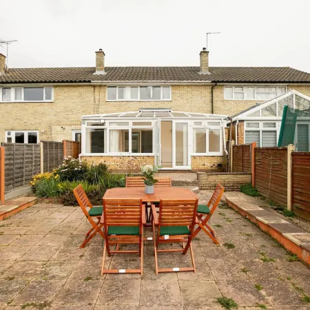 Skyvillion - 3Bed Home W/Grdn for A Family Getaway