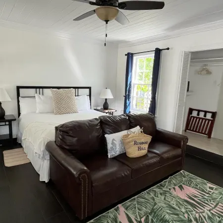 Runaway Hill Inn