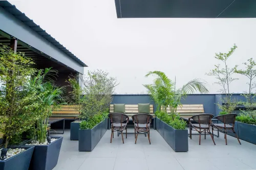 Saltstayz Select - Golf Course Road & Sector 57