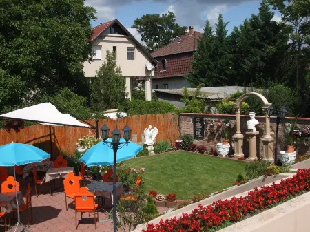 Attila Hotel Budapest Отели в г. Дунакеси