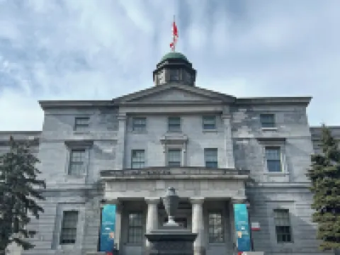 Hôtel Le Cantlie Suites Hotels near McGill University