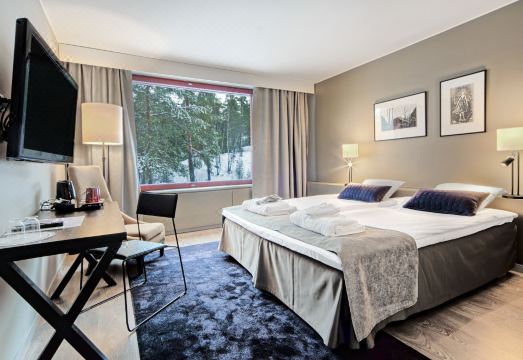 호텔 코르필람피