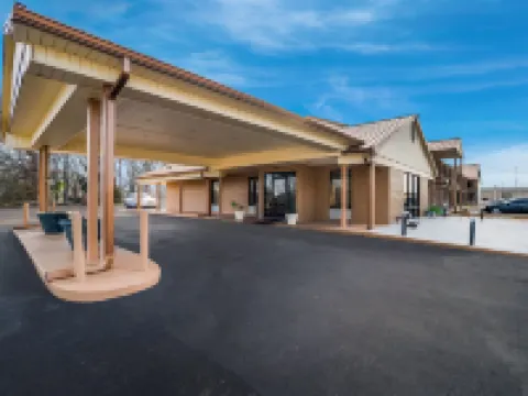 Quality Inn & Suites Corinth West Hoteles en Corinth