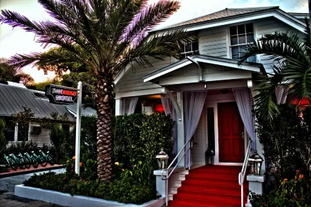 The Saint Hotel Key West, Autograph Collection Отели в г. Ки-Уэст