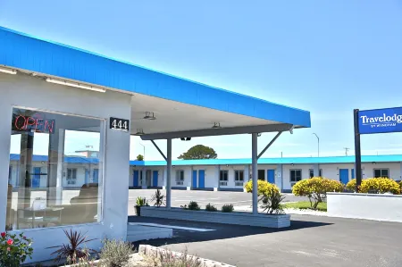 Travelodge by Wyndham Crescent City Отели в г. Бертш-Ошенвью