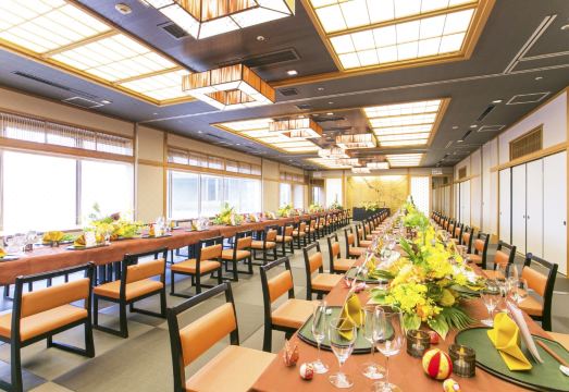 고후 후지야 호텔의 깔끔하게 정돈된 객실 내부