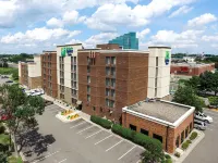 Holiday Inn Express & Suites Bloomington - Mpls Arpt Area W Hôtels à : Edina