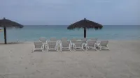 Roots Cafe Rooms - Beach