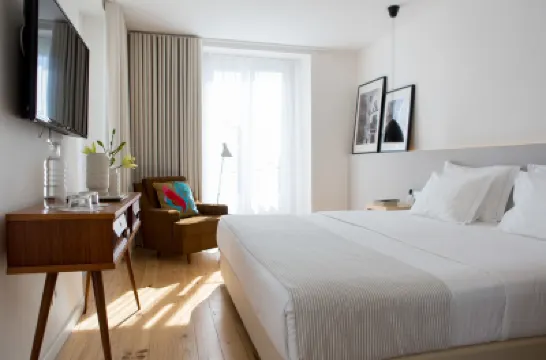 The 8 - Downtown Suites Hotel berhampiran Dataran Perdagangan (Terreiro do Paco)