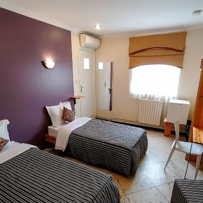 فندق الحوض الكبير Hotels near La Table Du Marché