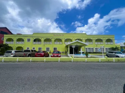 Bay Gardens Inn Hotels near Mt Pimard