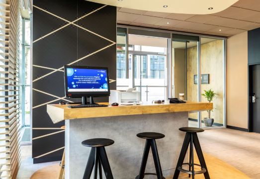 4. 이비스 호텔 함..