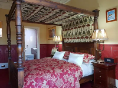 Lauderville Guest House