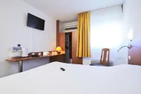 Kyriad Toulon - Hyeres - la Garde Hotels in La Garde