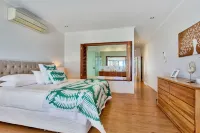 Seascape Luxury Beachfront House