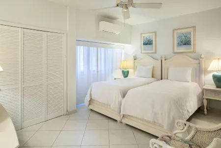 Secret Harbour Beach Resort Отели в г. Сент-Томас