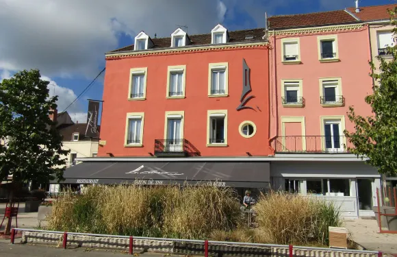 勒克魯索特酒店