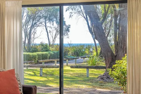 98 Steps to the Beach 2Br Coastal Getaway