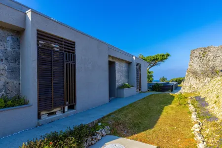 Hanalee Villa Kouri Отели рядом с достопримечательностью «Tiinuhama Beach»