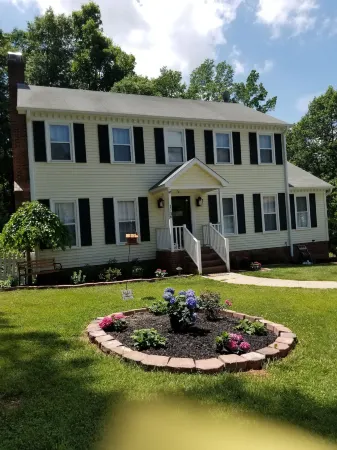 Kernersville Hot Tub  Pool  Arcade Gym Wifi Coffee