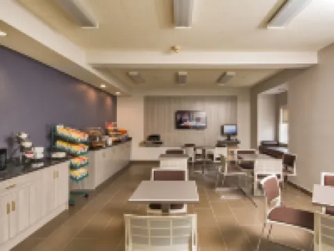 Microtel Inn & Suites by Wyndham Leesburg/Mt Dora Hotels in Lake County